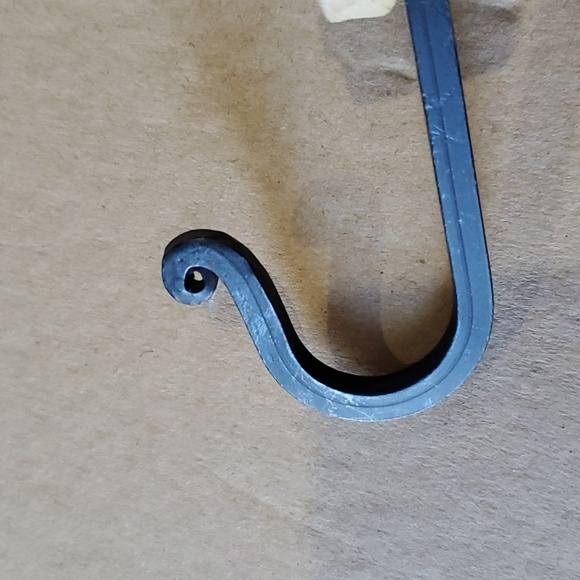 Carved resin heart hanger 4.25 X 6.5 - Picture 5 of 7